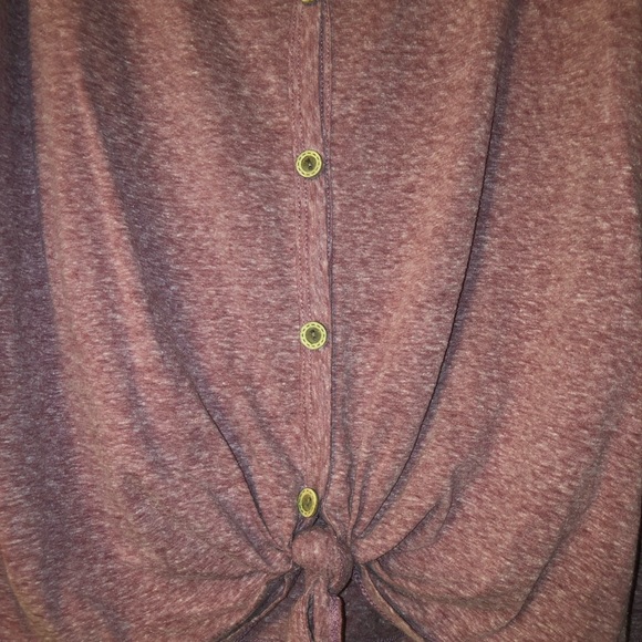 Red long sleeve - Picture 2 of 3